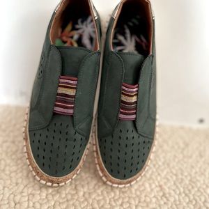 Women’s tennies/loafers/sneakers
